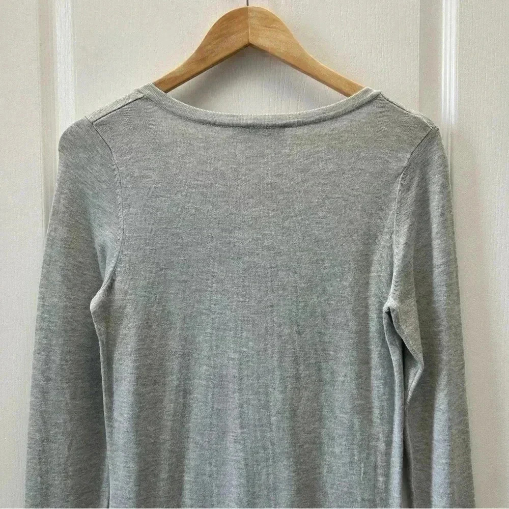 Ricki’s Grey V Neck Sweater Asymmetrical Hem Blue Black Stripes XS - Picture 10 of 13